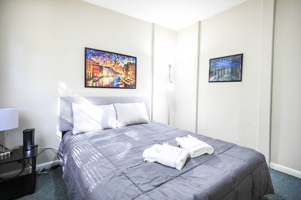 Charming Orlando Duplex ~ 6 Mi to Downtown!