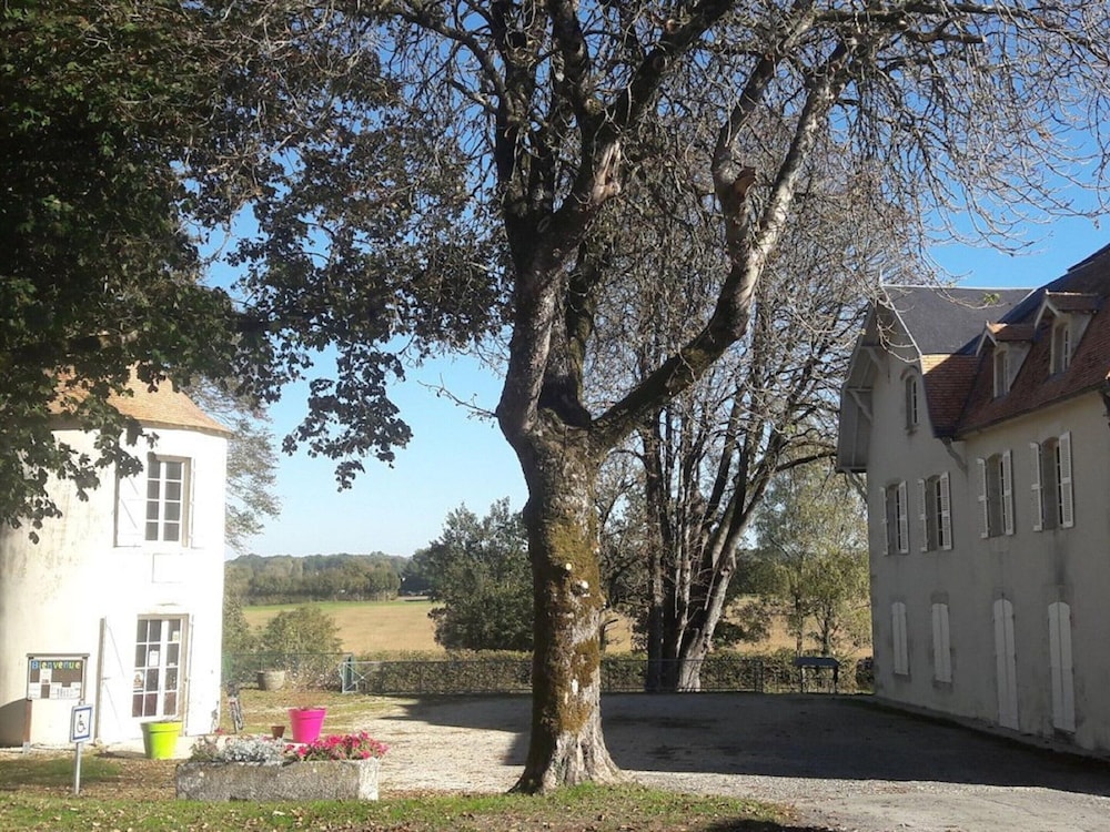 Beautiful Gite With Terrace in Sauze-vaussais