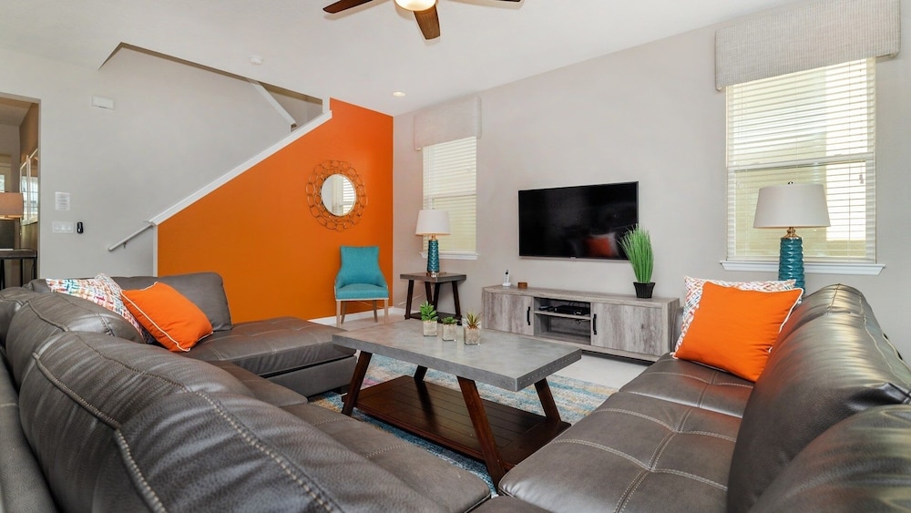 Solara Resort 4 Bedroom Home with Private Pool 4 Home