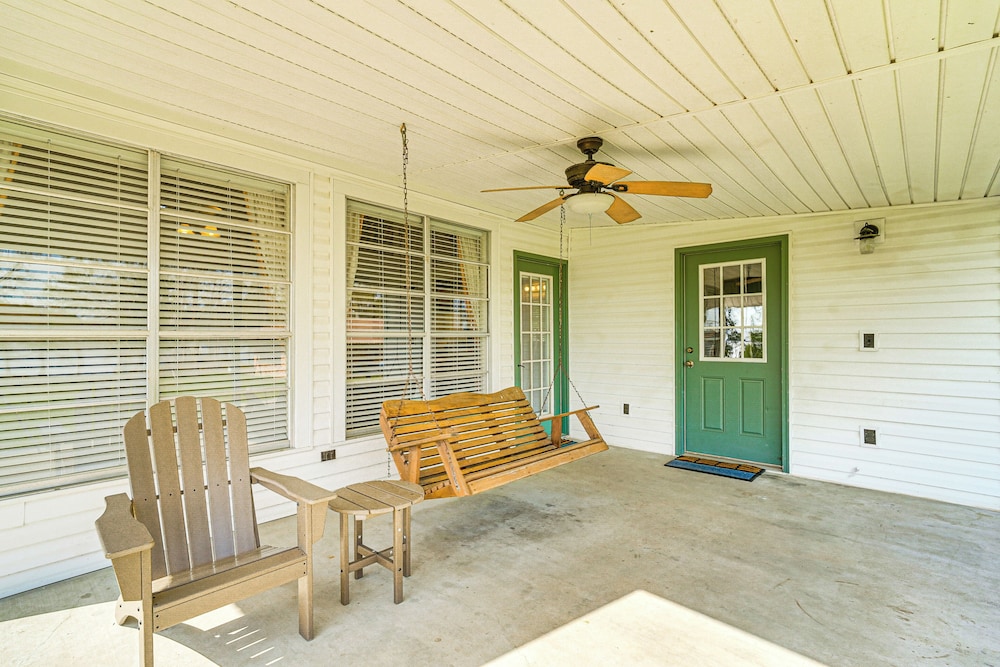 Boat & Swim: Lakefront Toledo Bend Retreat!