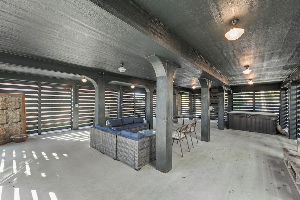 Ebb and Glow Retreat by Ryson Vacation Rentals