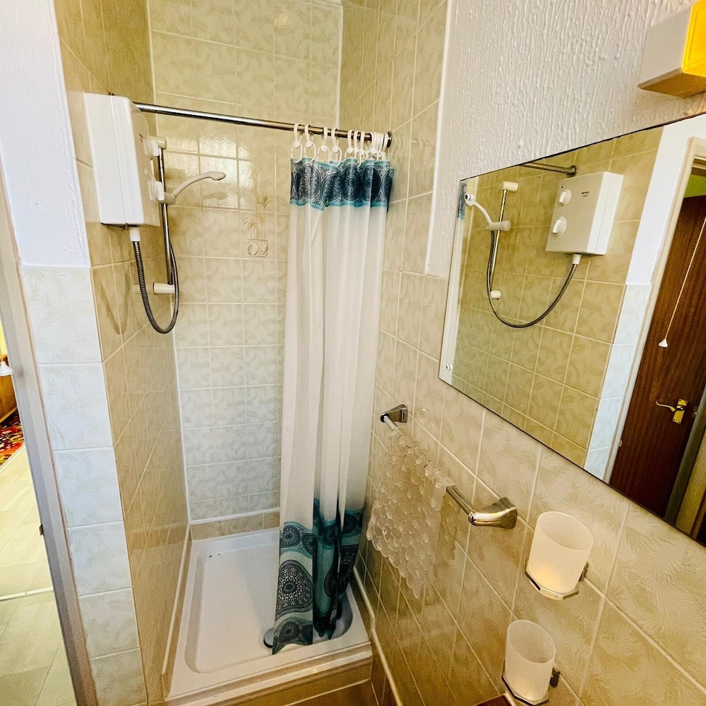 Lyndene Holiday Apartments