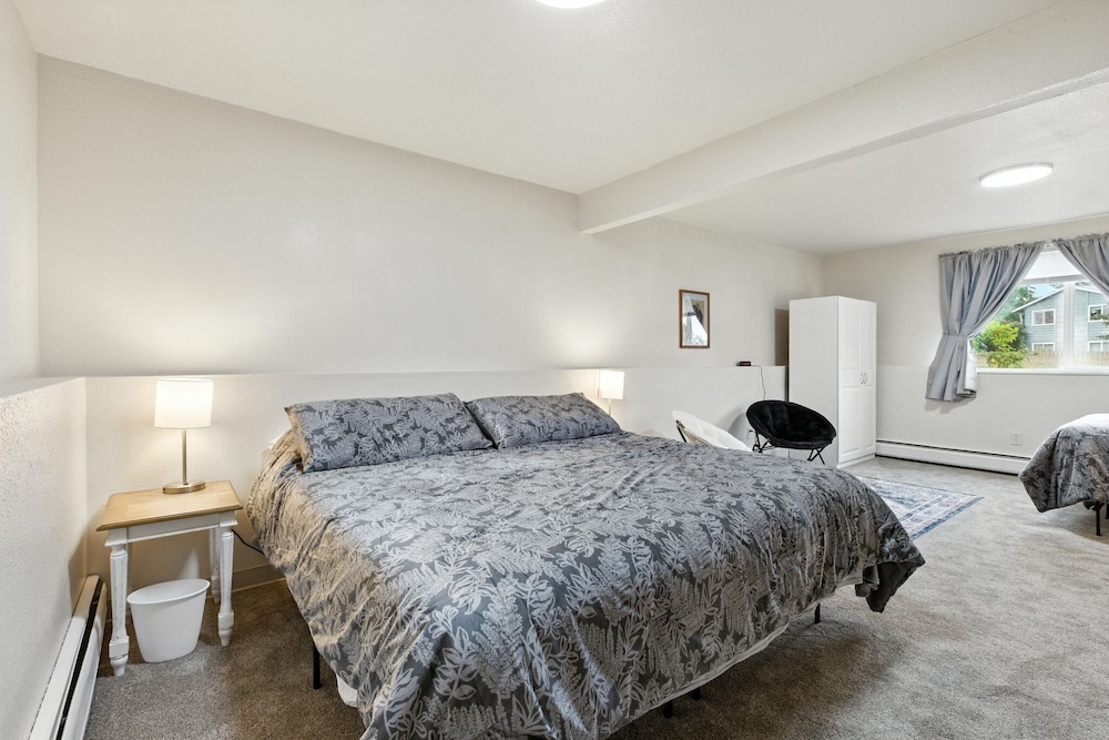 Anchorage 5br Retreat Hikes, City & Comfort 5 Bedroom Home