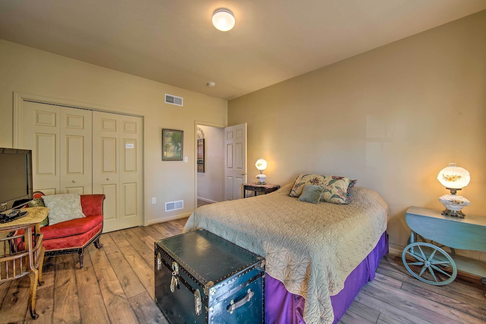 Unique Townhouse in Bavarian-style Neighborhood! - Property Image 29