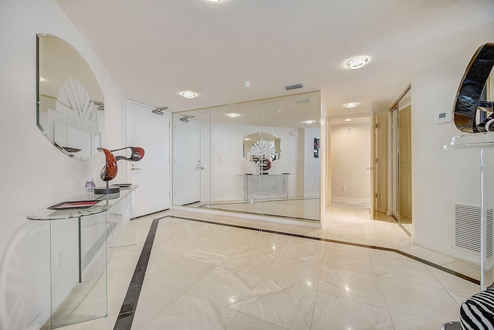 Sherwin Condominium 1801