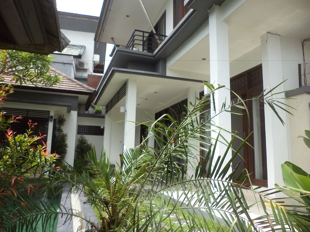 Kim Villa