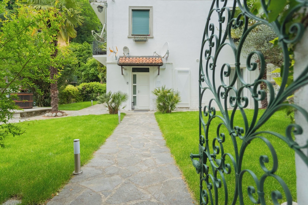 Enchanted Como Lake - Tremezzo Apartments by Rent all Como