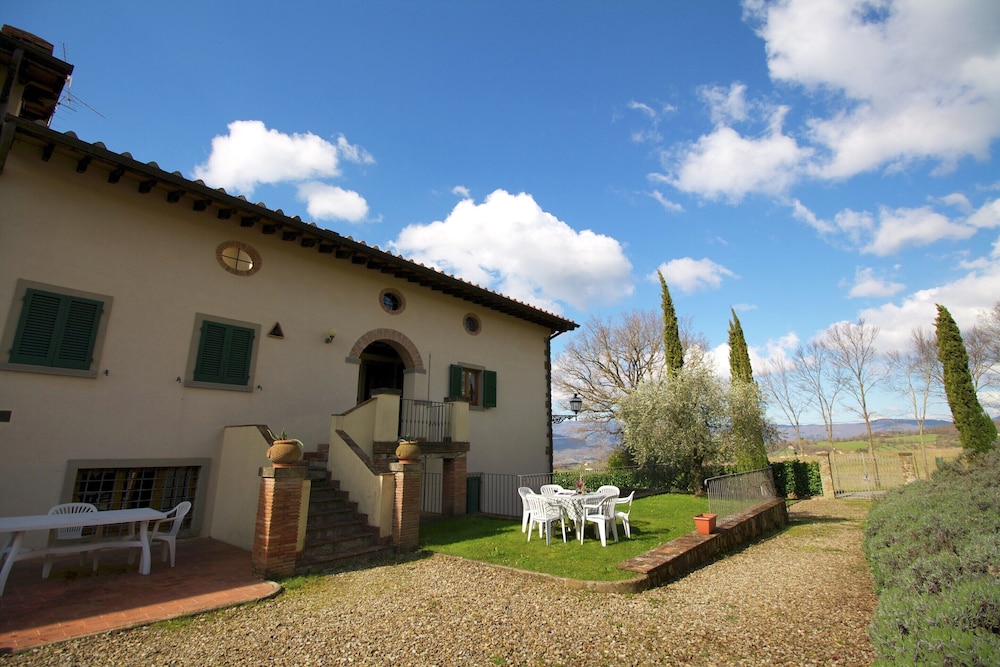 Apartment in Tuscany Near Vineyards