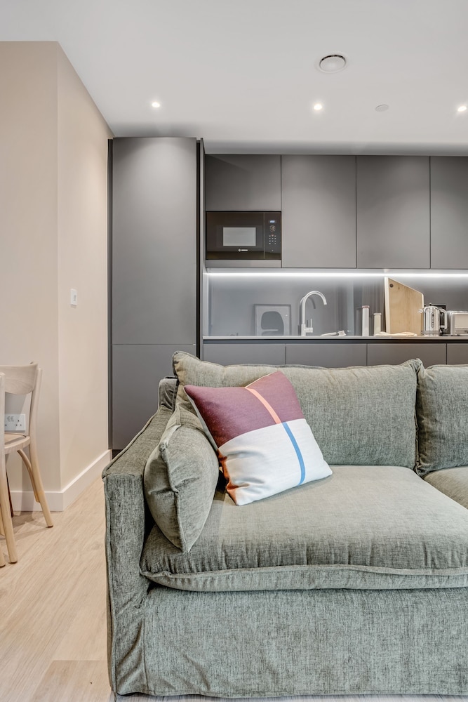Stunning Two-bedroom Apartment With a Balcony