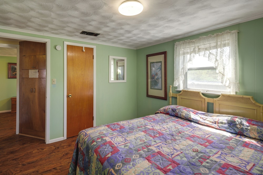 Hike From Your Door! Pet-friendly Whitney Home