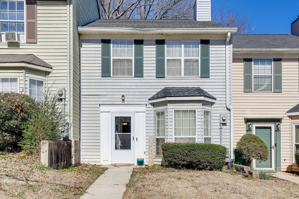 Georgia Townhome - 3 Mi to Stone Mountain Park! view 4