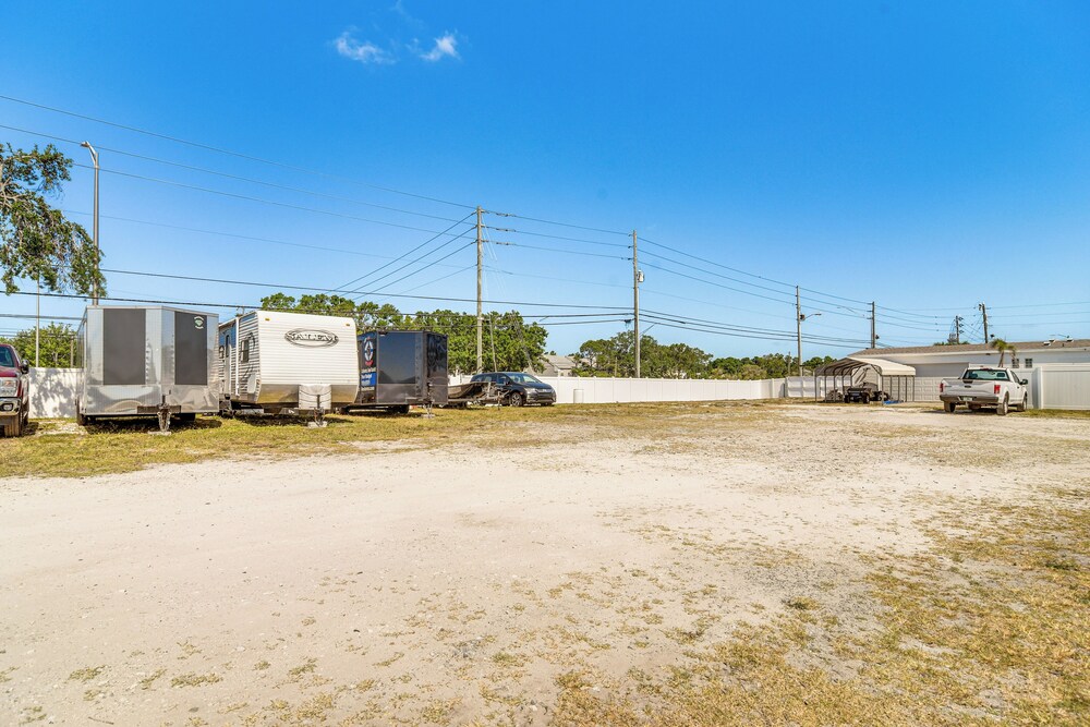 10 Mi to Beaches: Home w/ Pool Access in Largo!
