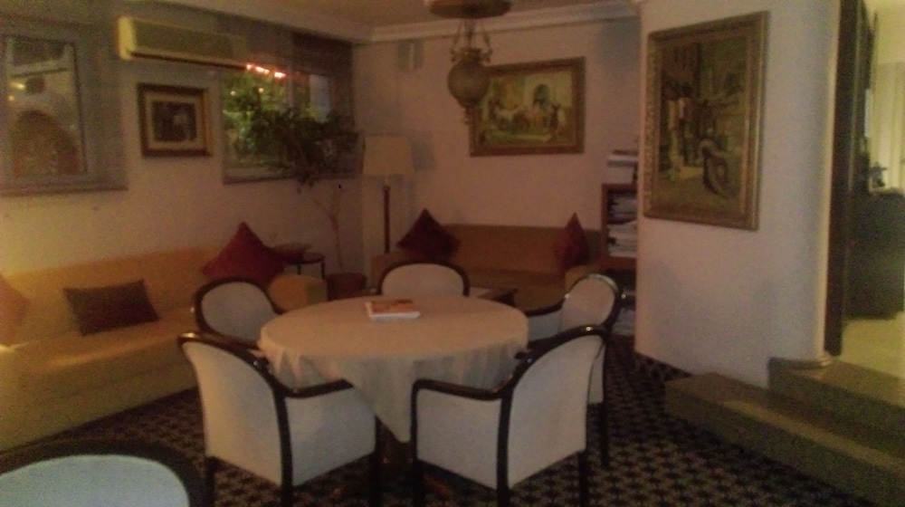 Adapalas Hotel