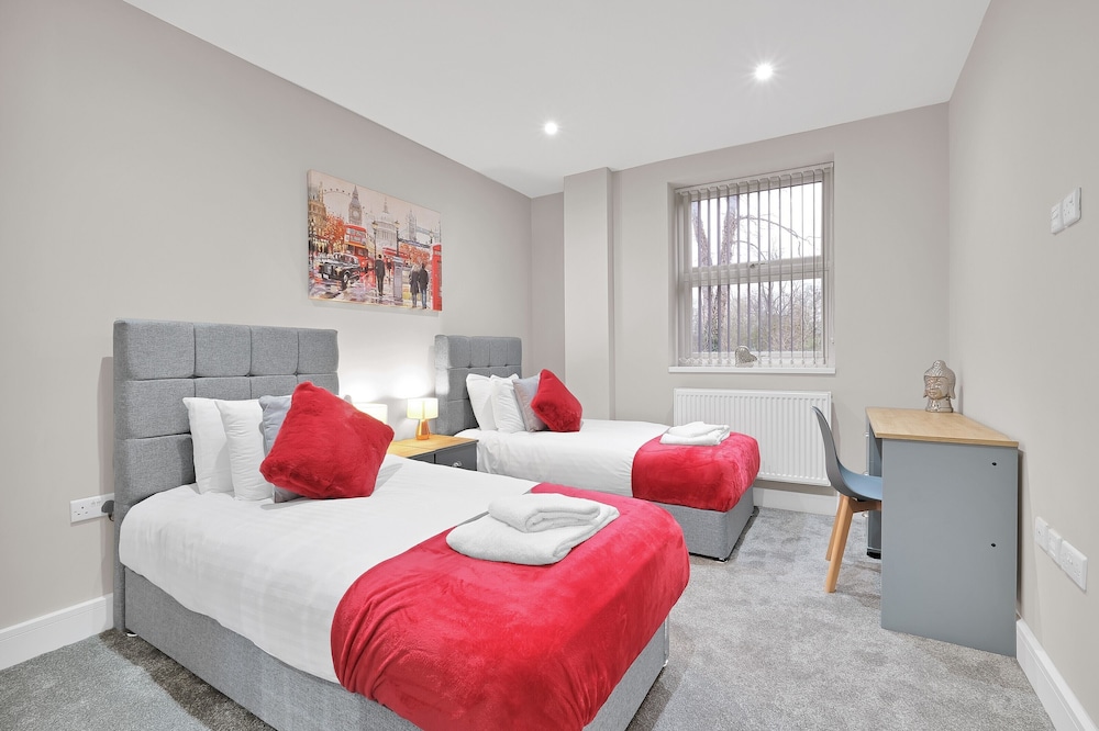 Crown Place 2 & 3 Bedroom Luxury Apts view 2