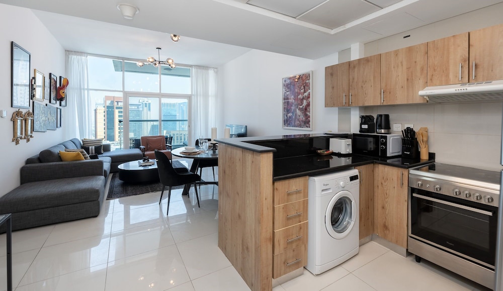 Premium 2BR Apt w Marina Views