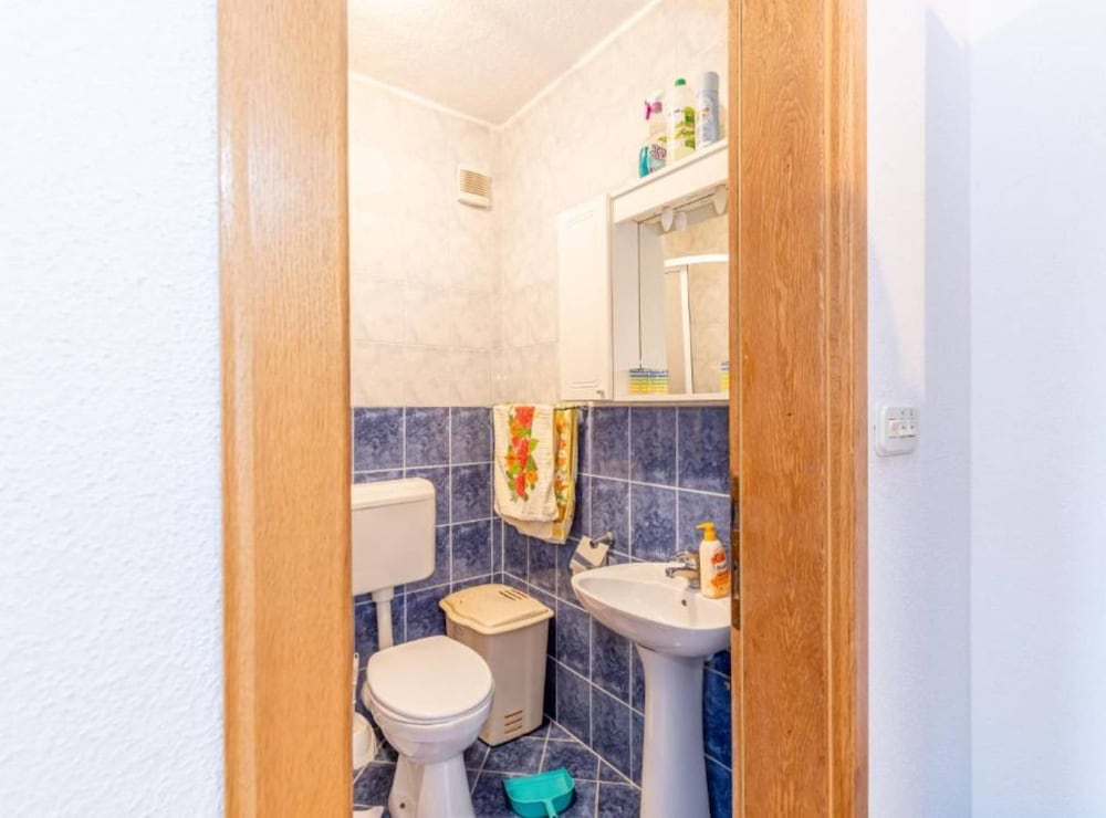 Charming and Cozy Okrug Gornji Apartment With Balcony