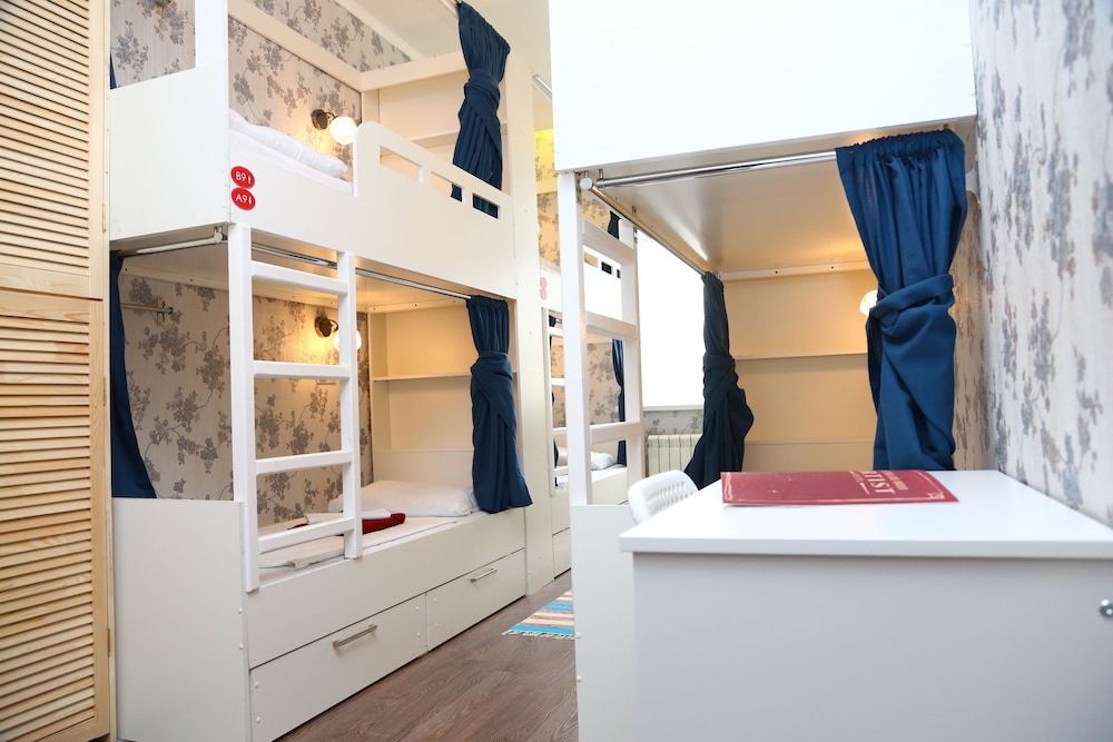 Mini hotel Artist on Baumanskaya - Hostel