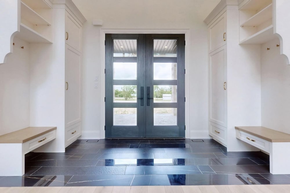 Lucky Mansion Luxury Villa in Fort Erie