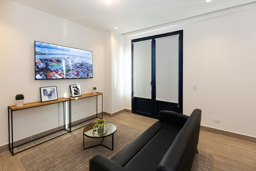 The Stylish Condo by Acomodo