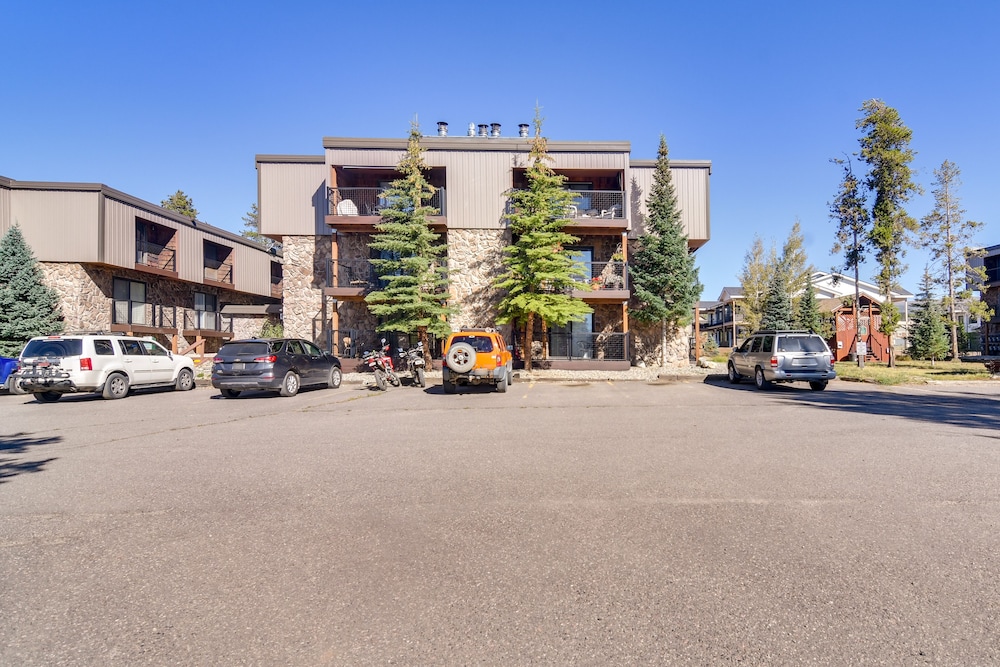 Elevated Fraser Condo w/ Mountain View & Amenities