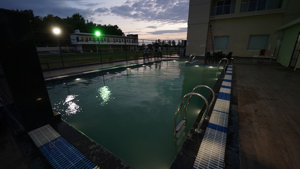Solitaire Resort
