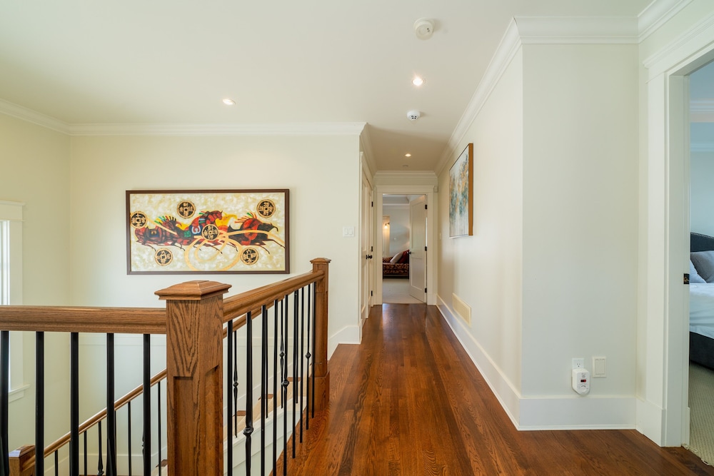 Elegant & Cozy Escape West Vancouver