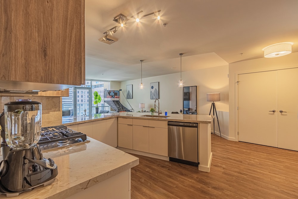 ROVE LIVING/KL - 44 Monroe
