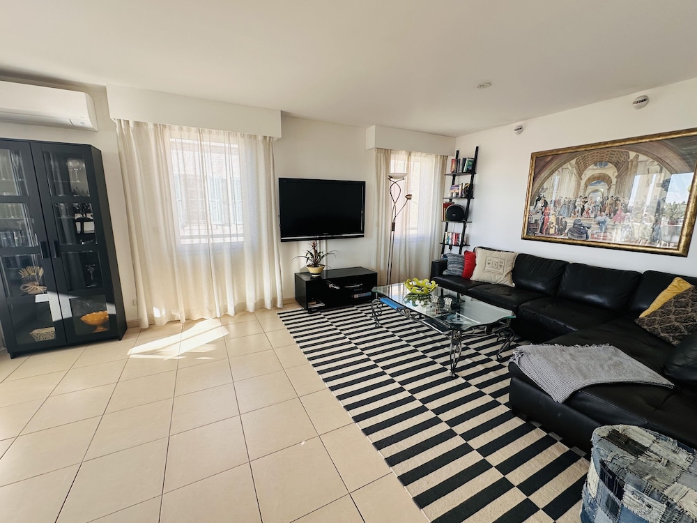Superb Penthouse in Centre of Cannes Stunning Views Air-conditioning Internet Near the Palais - 532