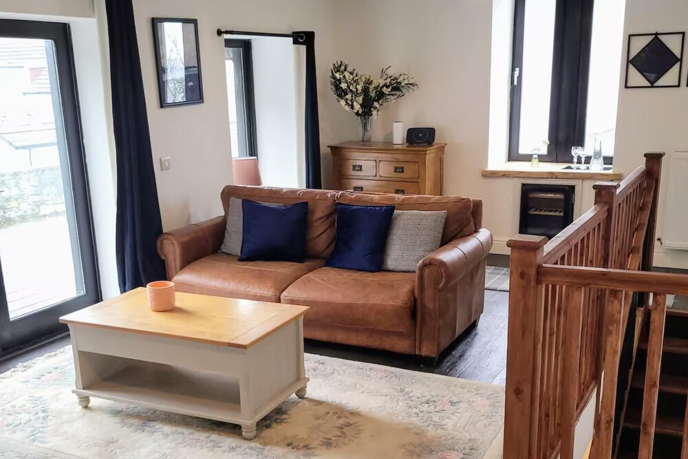 3 Bed House - Sea Views, Balcony, Parking, Pets