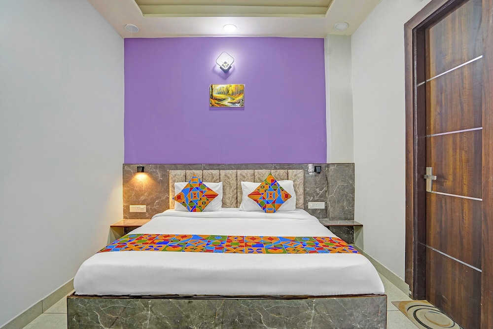 Fabhotel Moonlit
