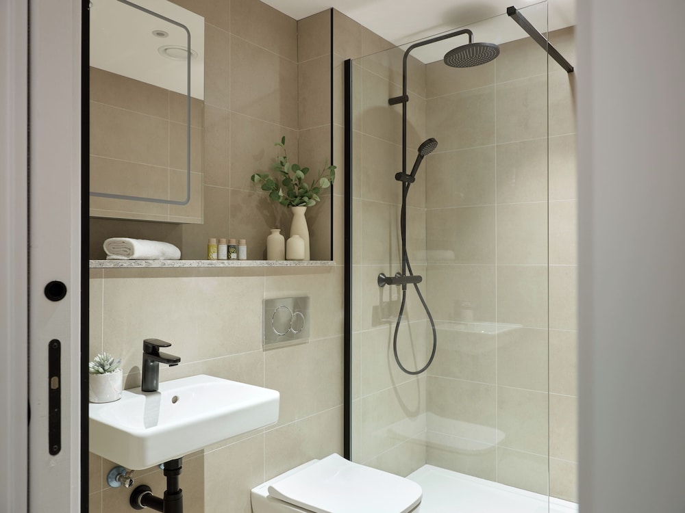 Commercial Road Serviced Apartments - London City East