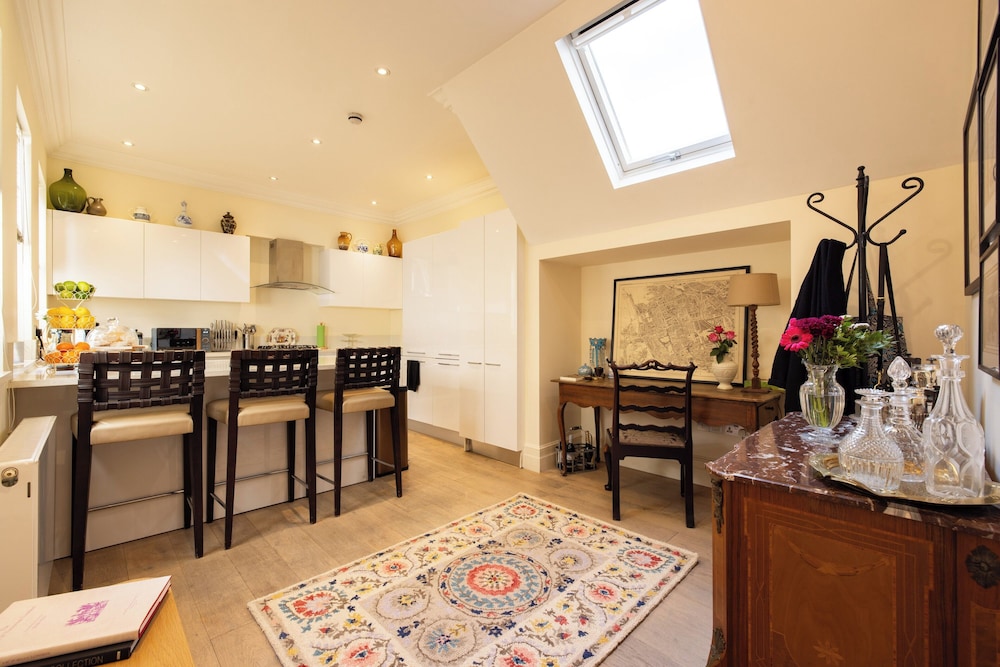 Large 3-bed 5-guest 1841 Duplex House Paddington