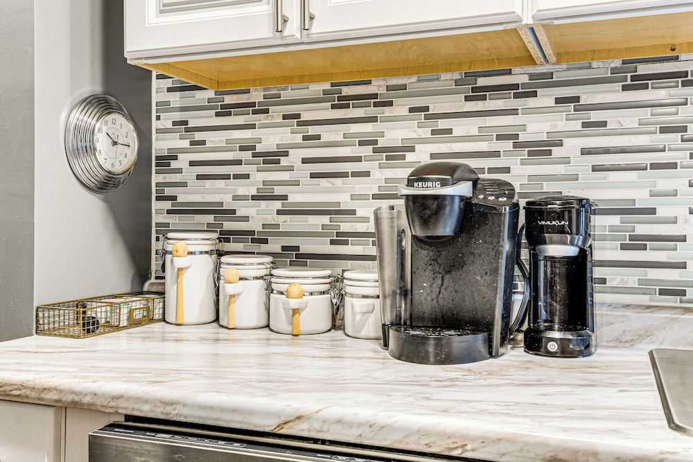 4 Mi to Dtwn Indianapolis: Quiet Apartment w/ Yard