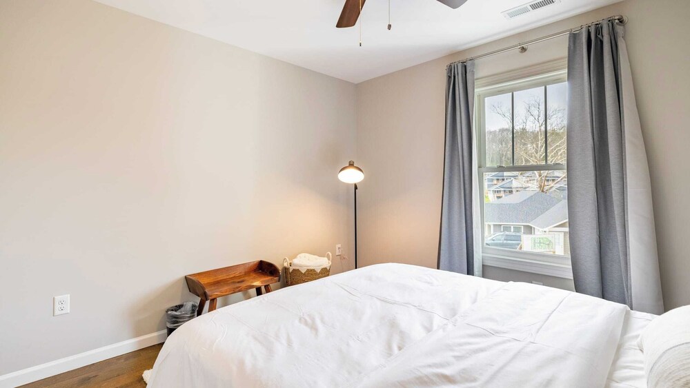 10 Townhomes, Sleeps 89 6 Mins to DT Asheville Sycamore Cove by Avantstay