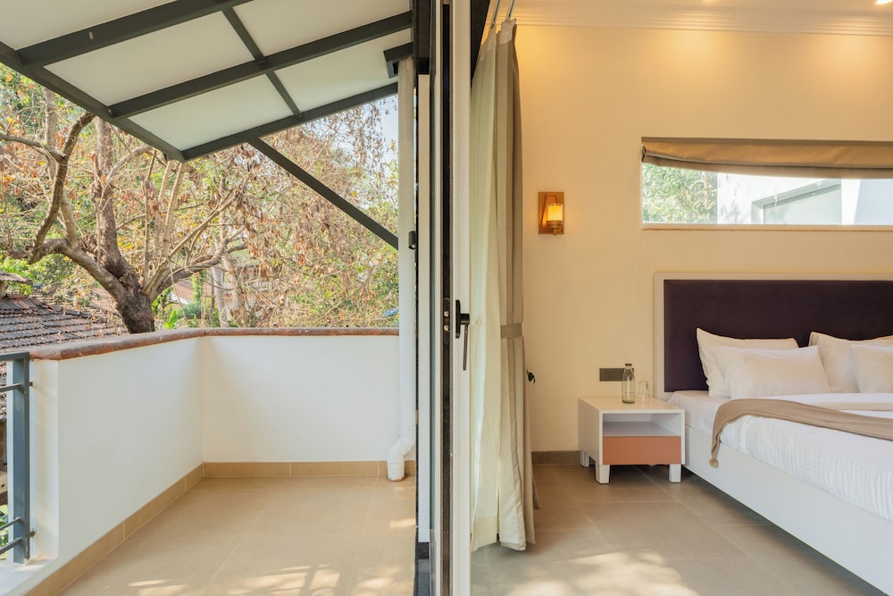 ELIVAAS Laguna Camellia | Luxe 4 BHK Villa Near Popular Beaches with Private Pool