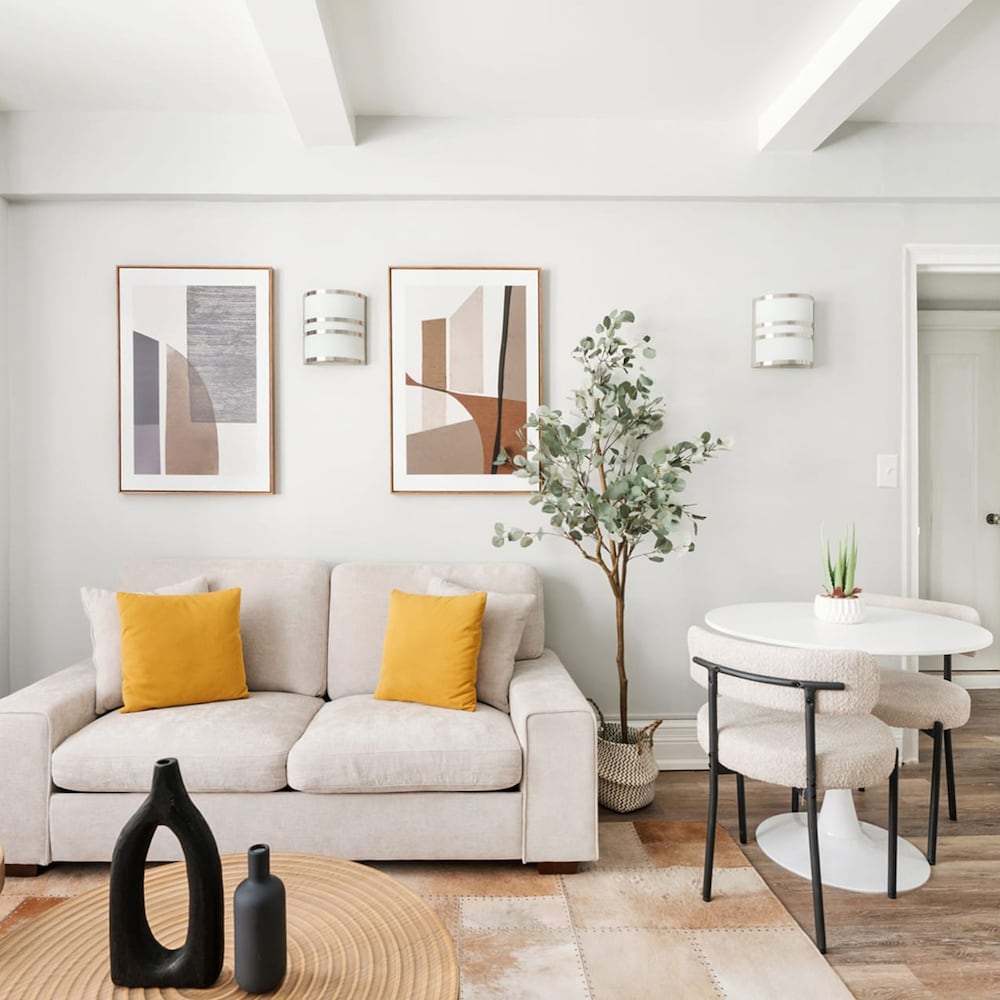 73-406 New 1BR 1bth UWS Doorman Gym