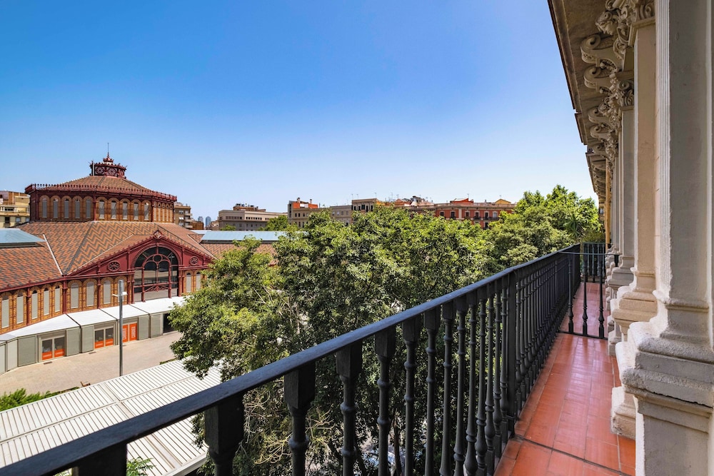 Aspasios Market Balconies