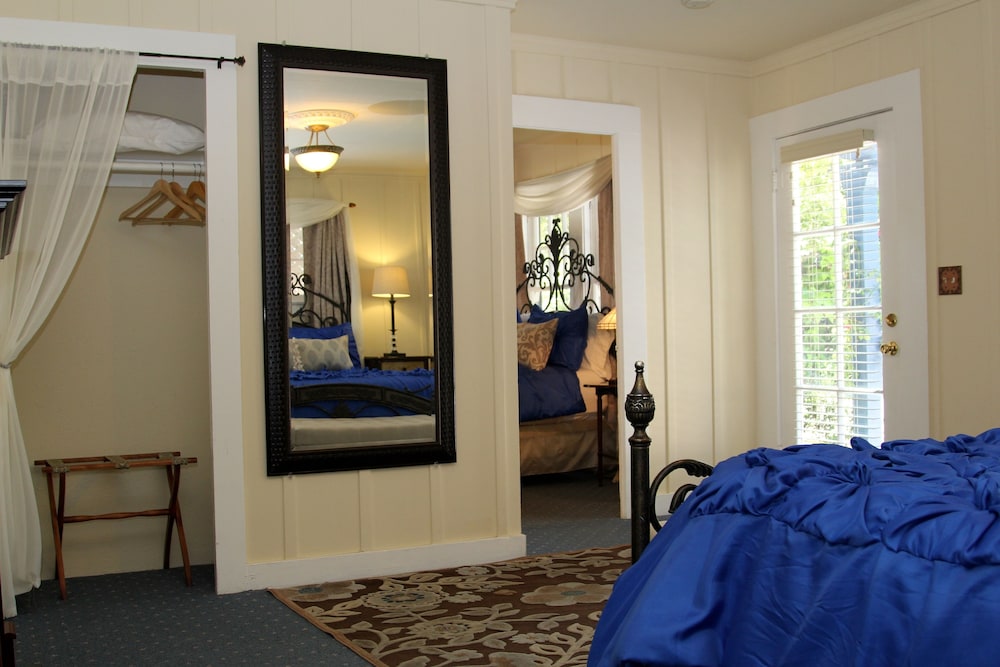 Monarch Cove Inn