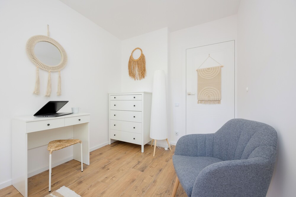 Cozy Two-bedroom Apartment by Renters view 4