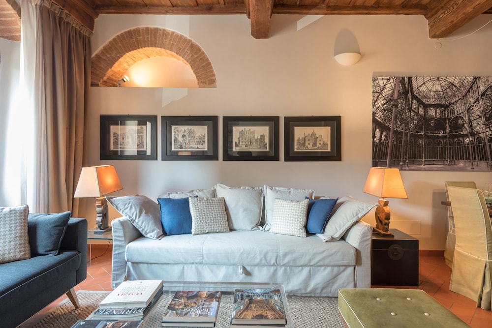 Heart of Florence Pitti 2 Bed-apartment