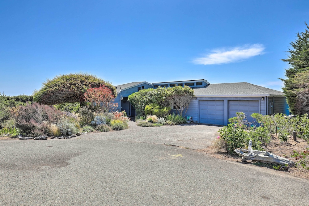 Oceanfront Irish Beach 'sea Haven' Home w/ Hot Tub