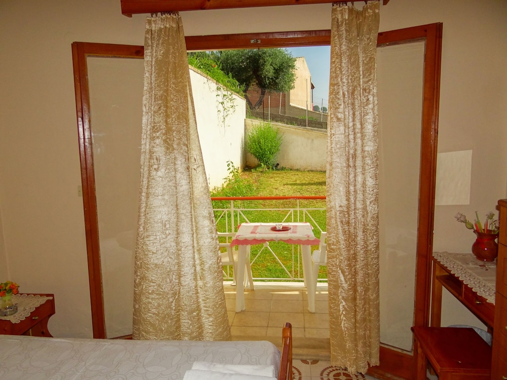 Eleni's Apartments & Studios view 3