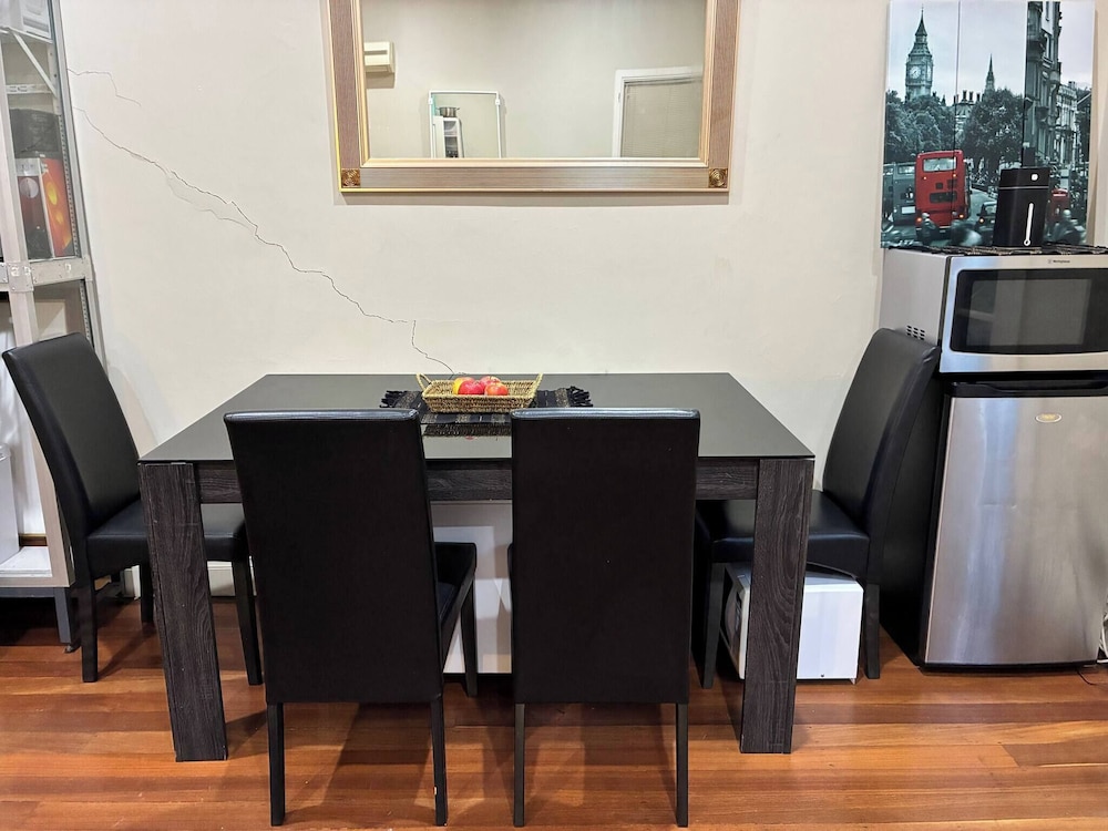 Cozy Tusmore Apartment With Private Garden City View Near Burnside Village Mall