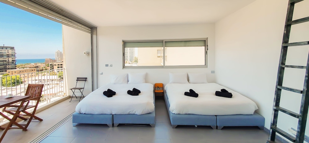 2BDR Roof Top Sea View Neve Tsedek TL56 view 2
