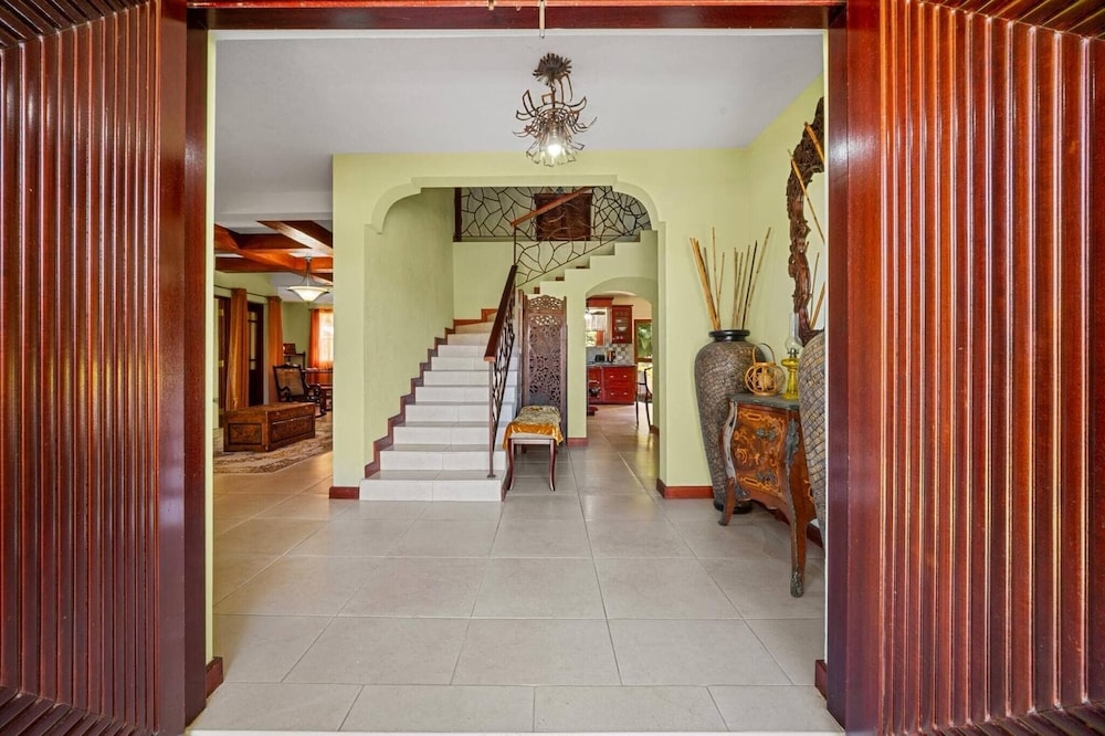 Serenity Villa - 4bd by Zenbreak
