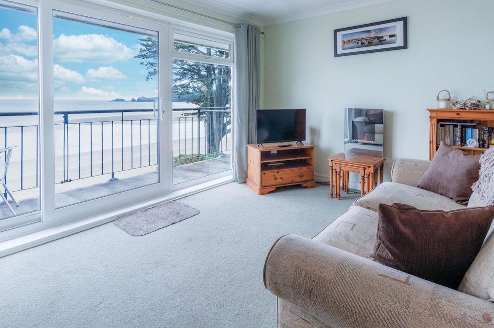 36 Beach Court - 1 Bed Apartment - Saundersfoot view 5