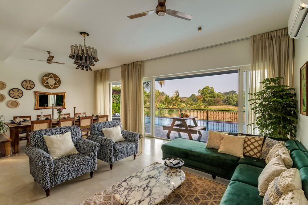 Field View Villa With Pool Perfect for Big Groups