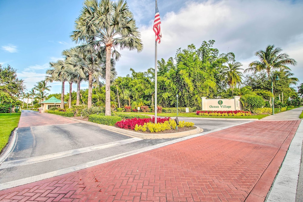 Pool, Golf & Beach Access: Fort Pierce Condo!