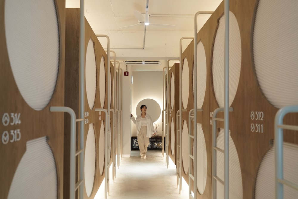 D.A.L Premium Capsule Hotel