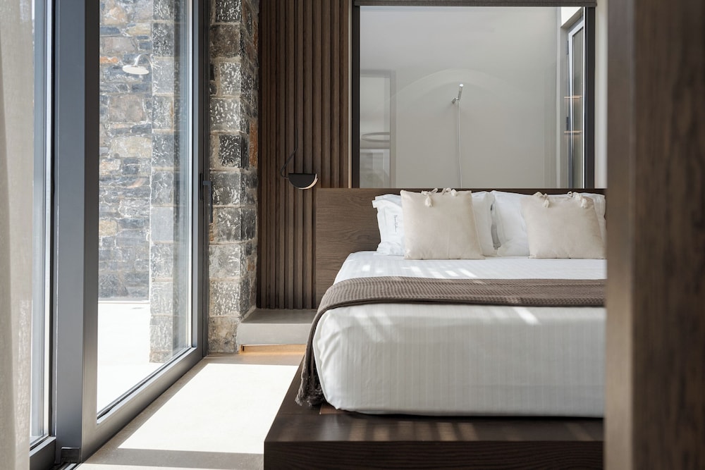 Neromai Cave Luxury Villas